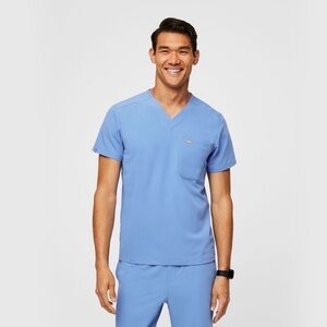 FIGS Leon’s Two-Pocket Scrub Top